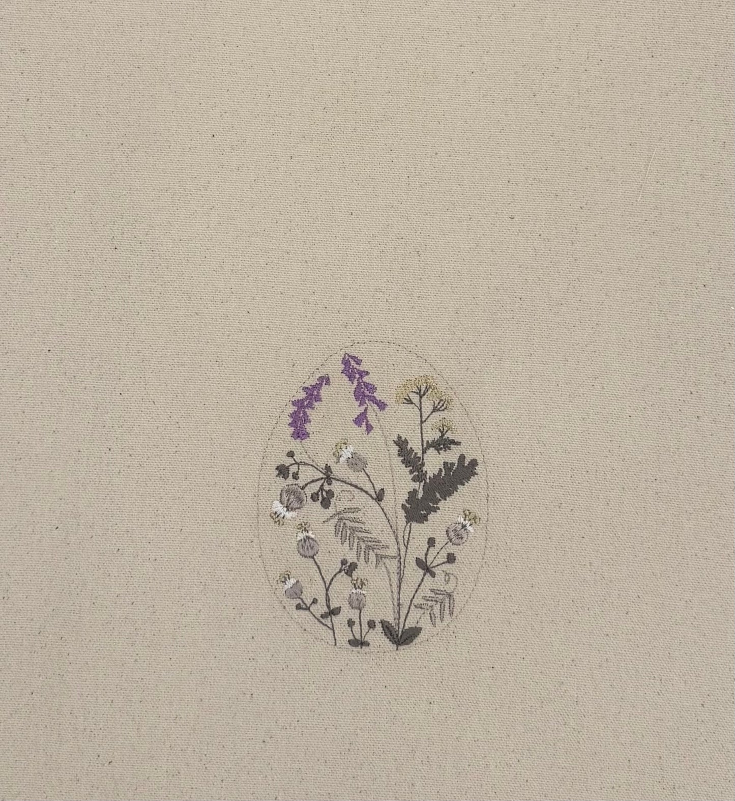 Stoffbeutel mit Blumenstickerei im Wildblumen-Design