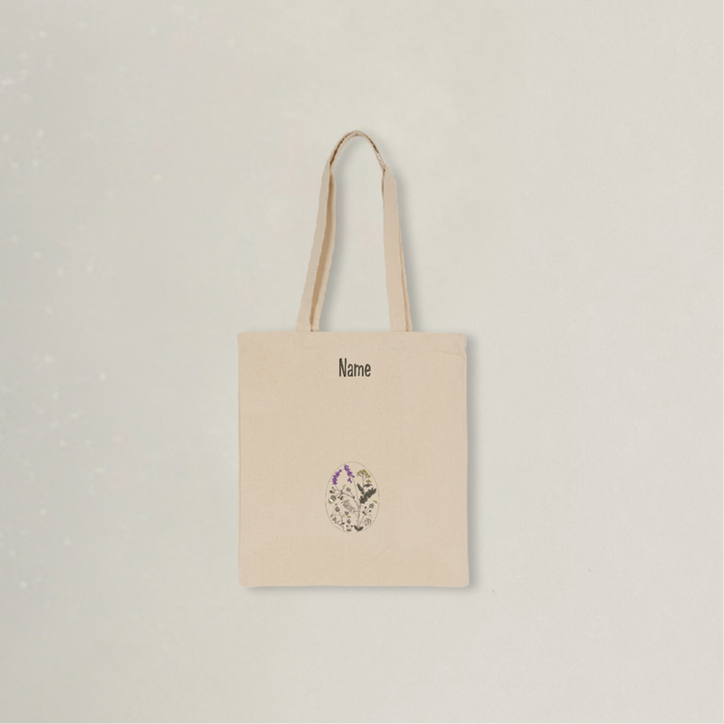 Personalisierter Stoffbeutel mit Blumenstickerei im Wildblumen-Design natur