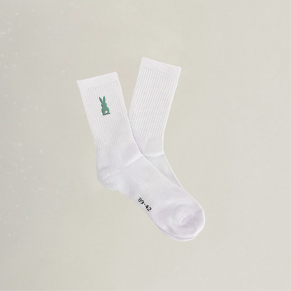 Bestickte Socken mit Hase in mint