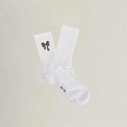 Bestickte Socken mit Schleife in beige