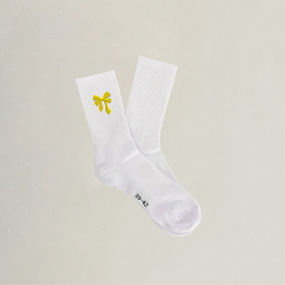 Bestickte Socken mit Schleife in gelb