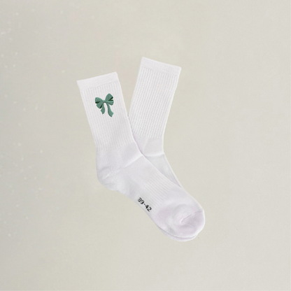 Bestickte Socken mit Schleife in mint
